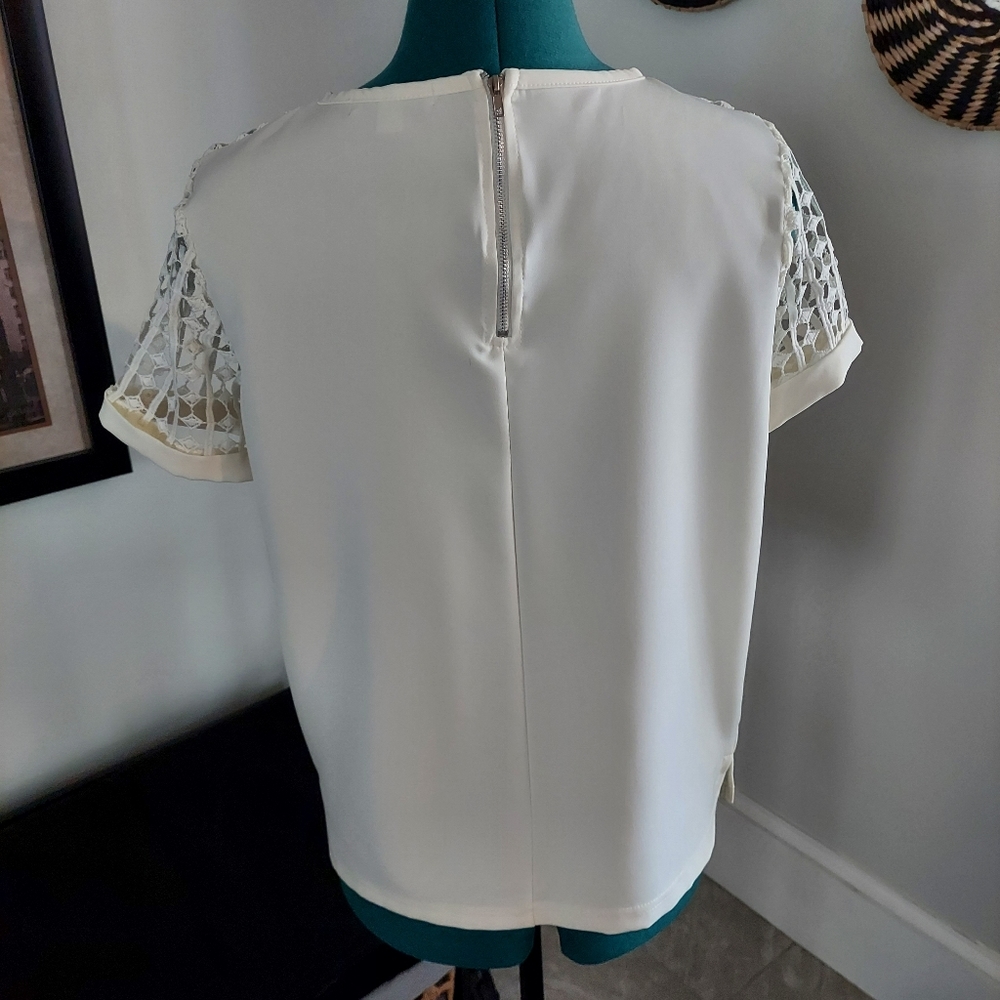 Off White Short Sleeve Blouse Cut Out Women's S - Picture 9 of 16
